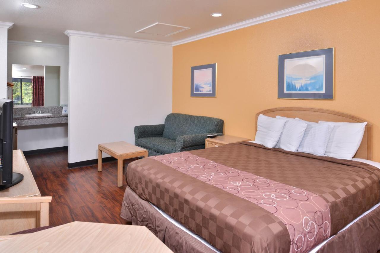 Americas Best Value Inn And Suites Clearlake Exterior photo